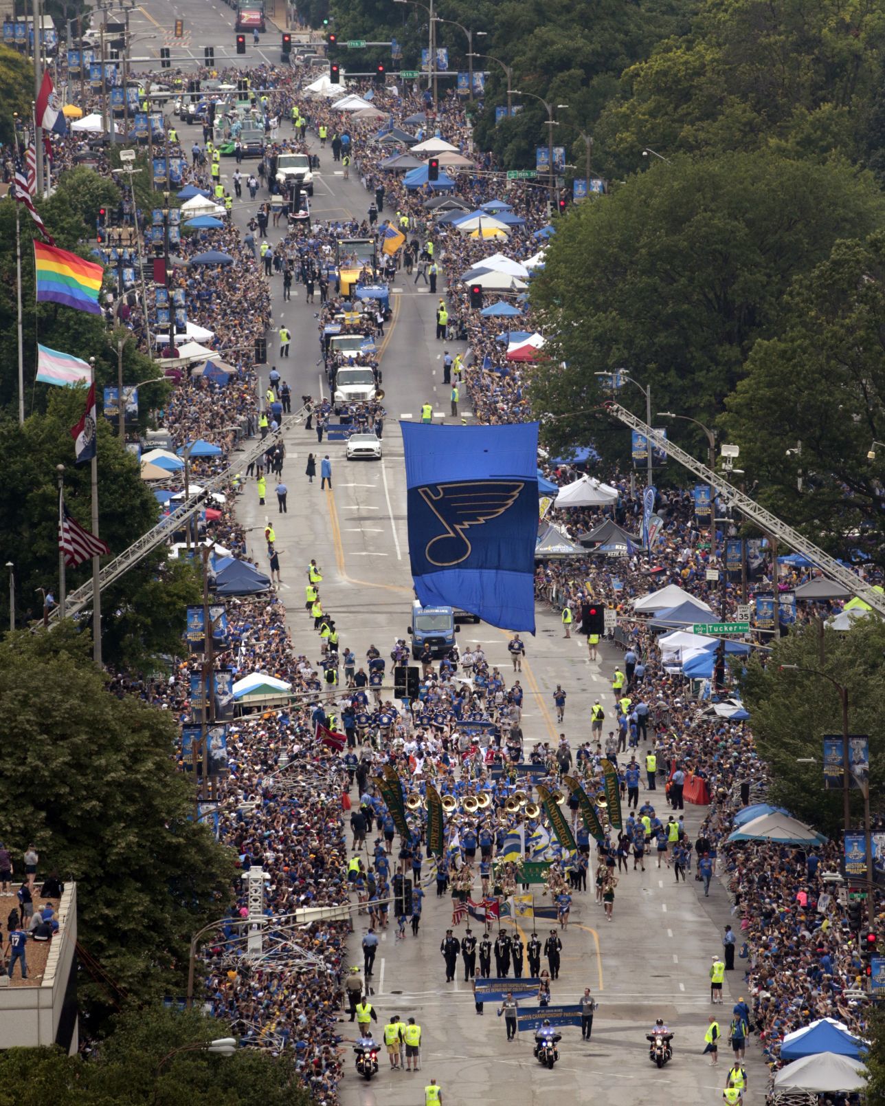 Blues fans parade like champions as St. Louis Blues capture first Stanley Cup